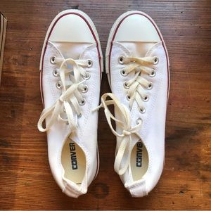 Size 7 White Converse All stars